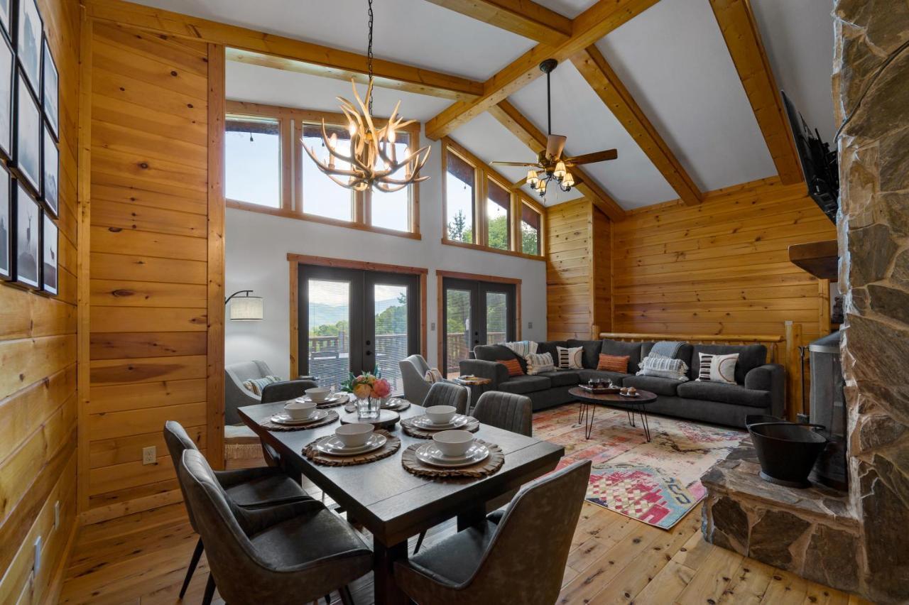 Woodhaven - Private - 3 Suites - Gorgeous Views - 3 Pools - Gamerm - Hottub - Lots Of Bears 개틀린버그 외부 사진