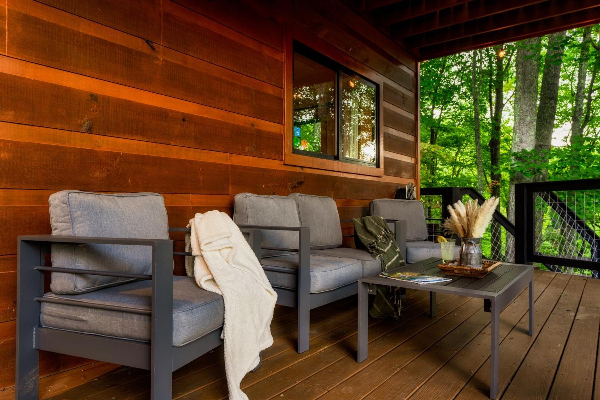 Woodhaven - Private - 3 Suites - Gorgeous Views - 3 Pools - Gamerm - Hottub - Lots Of Bears 개틀린버그 외부 사진