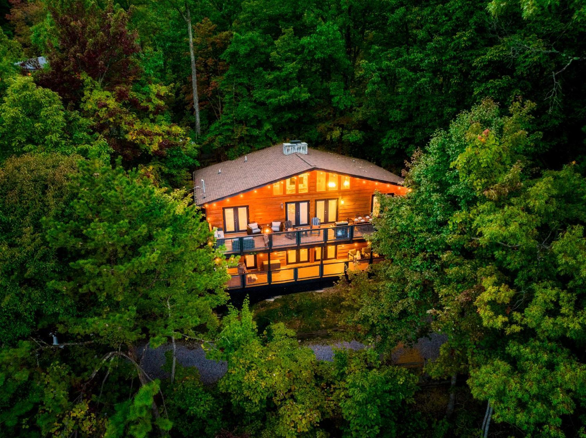 Woodhaven - Private - 3 Suites - Gorgeous Views - 3 Pools - Gamerm - Hottub - Lots Of Bears 개틀린버그 외부 사진