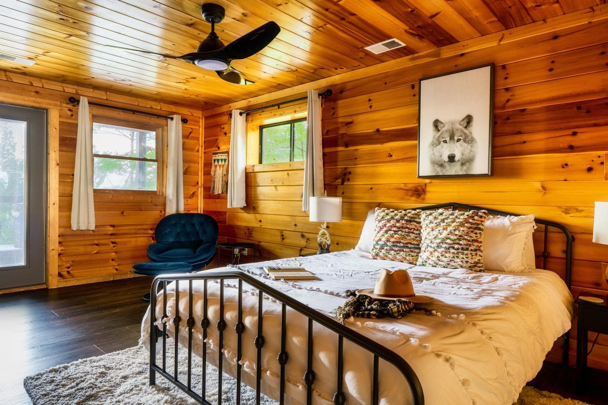 Woodhaven - Private - 3 Suites - Gorgeous Views - 3 Pools - Gamerm - Hottub - Lots Of Bears 개틀린버그 외부 사진