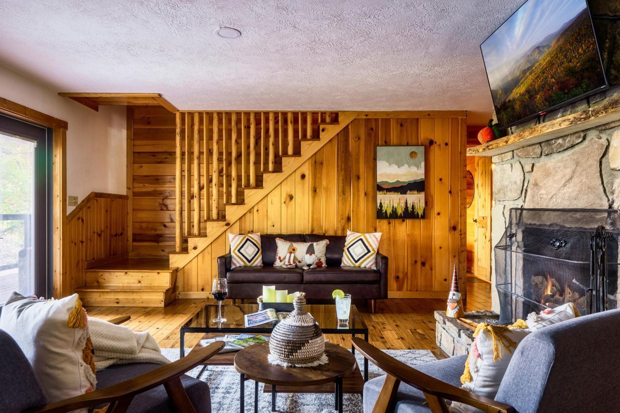 Woodhaven - Private - 3 Suites - Gorgeous Views - 3 Pools - Gamerm - Hottub - Lots Of Bears 개틀린버그 외부 사진