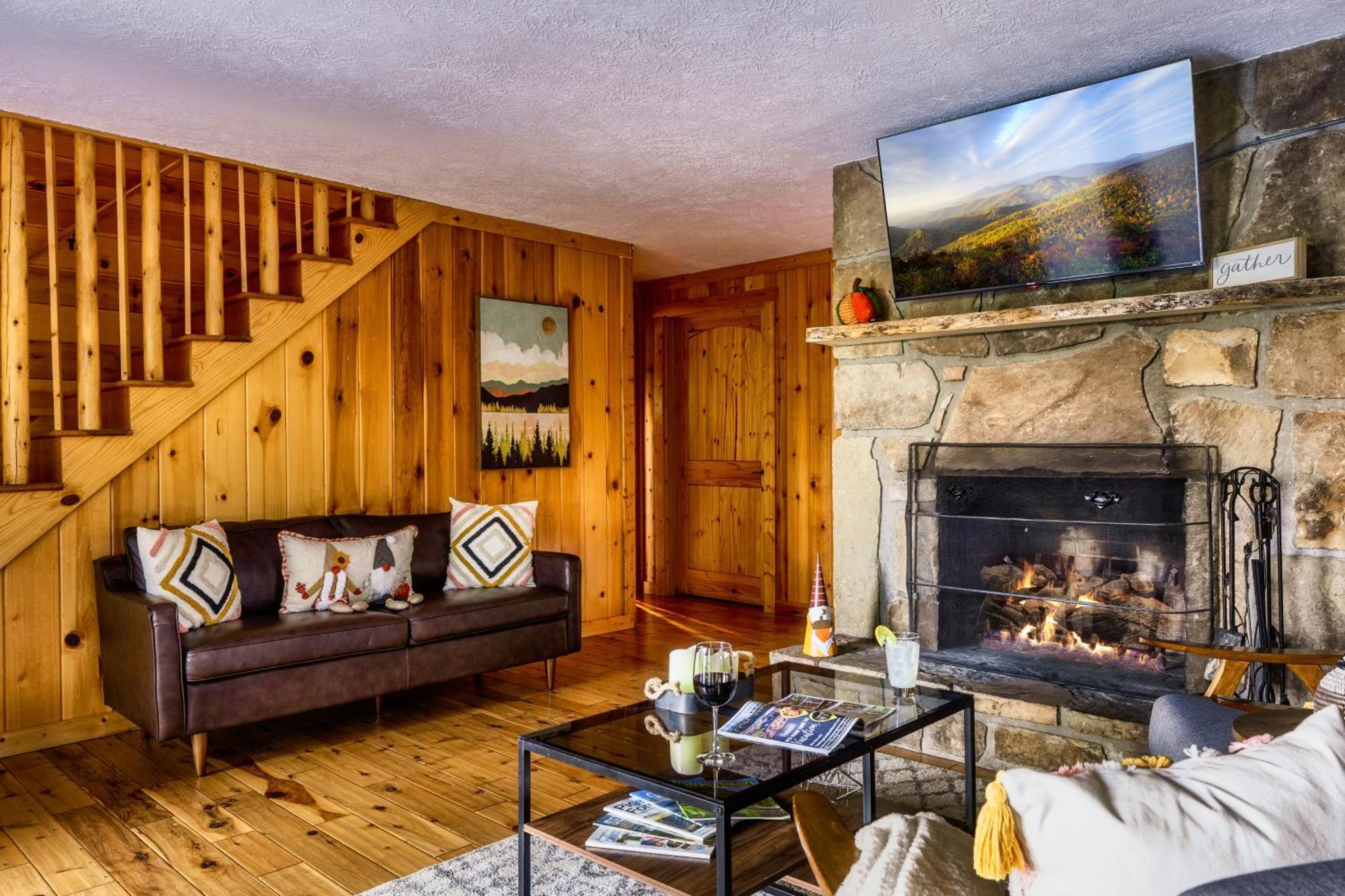 Woodhaven - Private - 3 Suites - Gorgeous Views - 3 Pools - Gamerm - Hottub - Lots Of Bears 개틀린버그 외부 사진