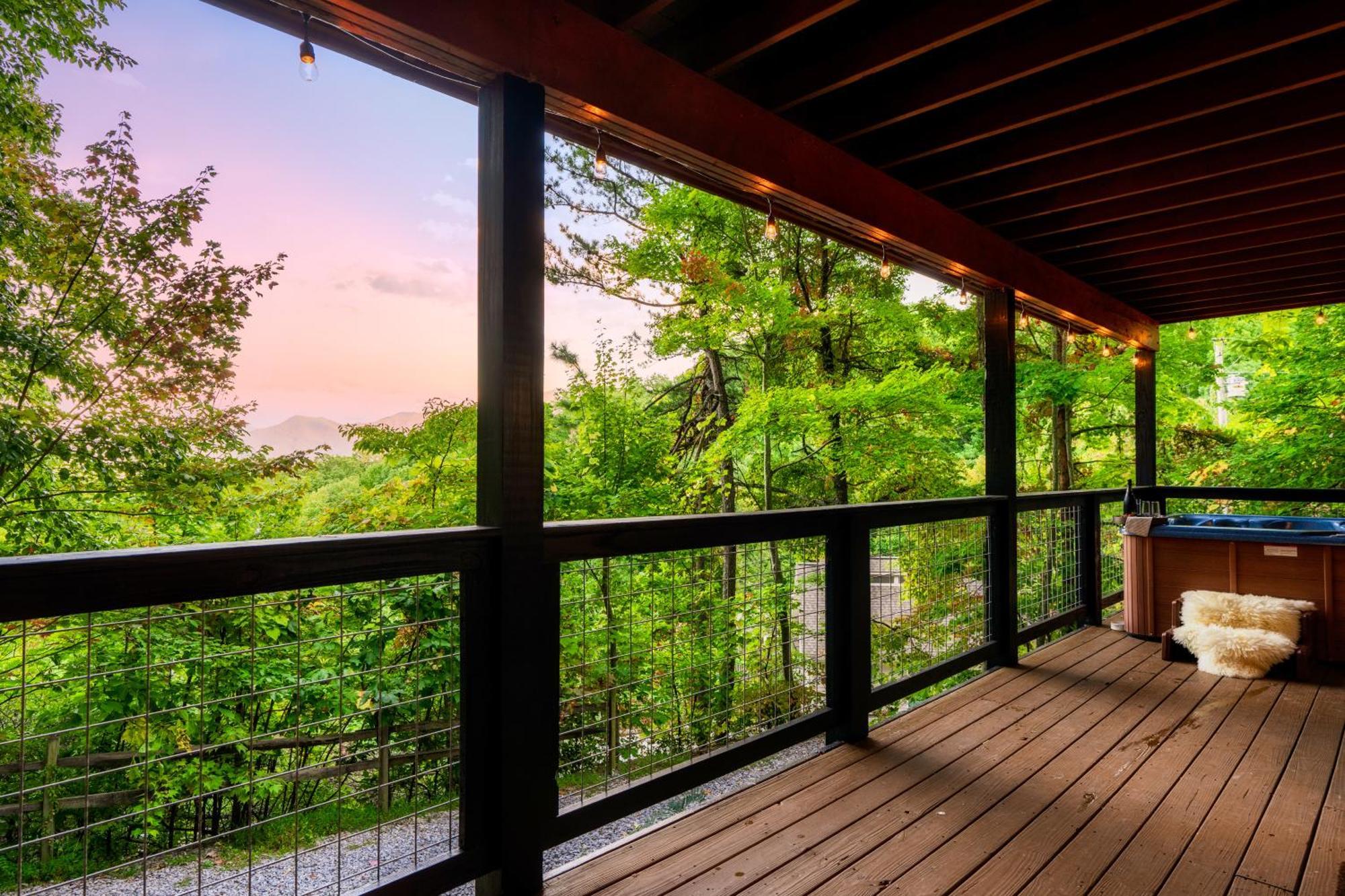 Woodhaven - Private - 3 Suites - Gorgeous Views - 3 Pools - Gamerm - Hottub - Lots Of Bears 개틀린버그 외부 사진