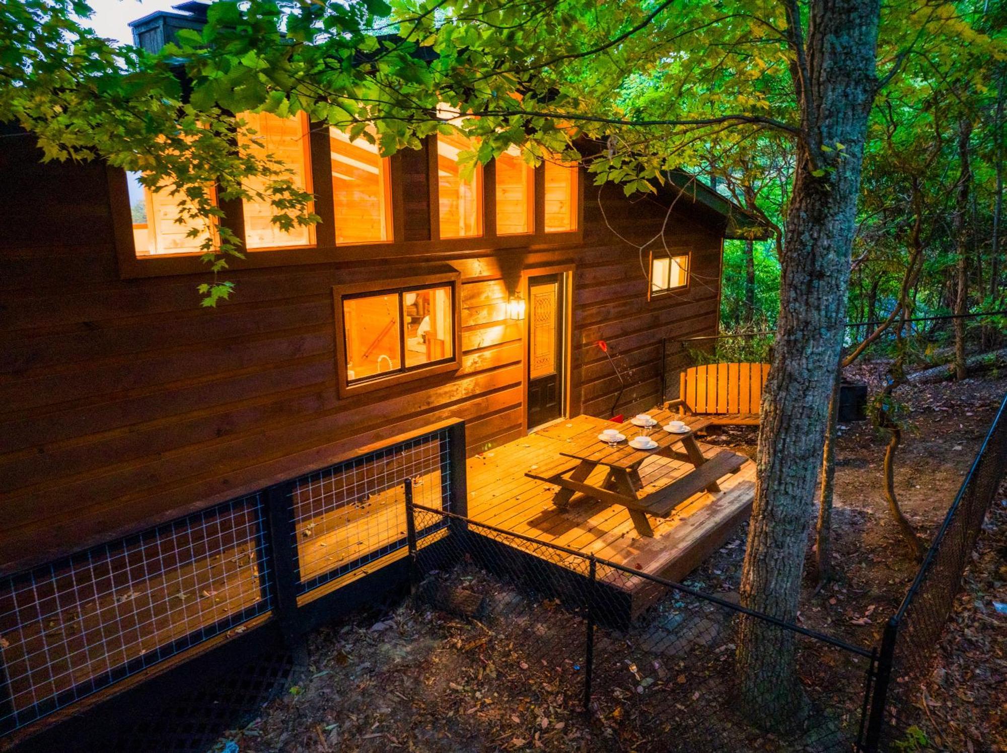 Woodhaven - Private - 3 Suites - Gorgeous Views - 3 Pools - Gamerm - Hottub - Lots Of Bears 개틀린버그 외부 사진