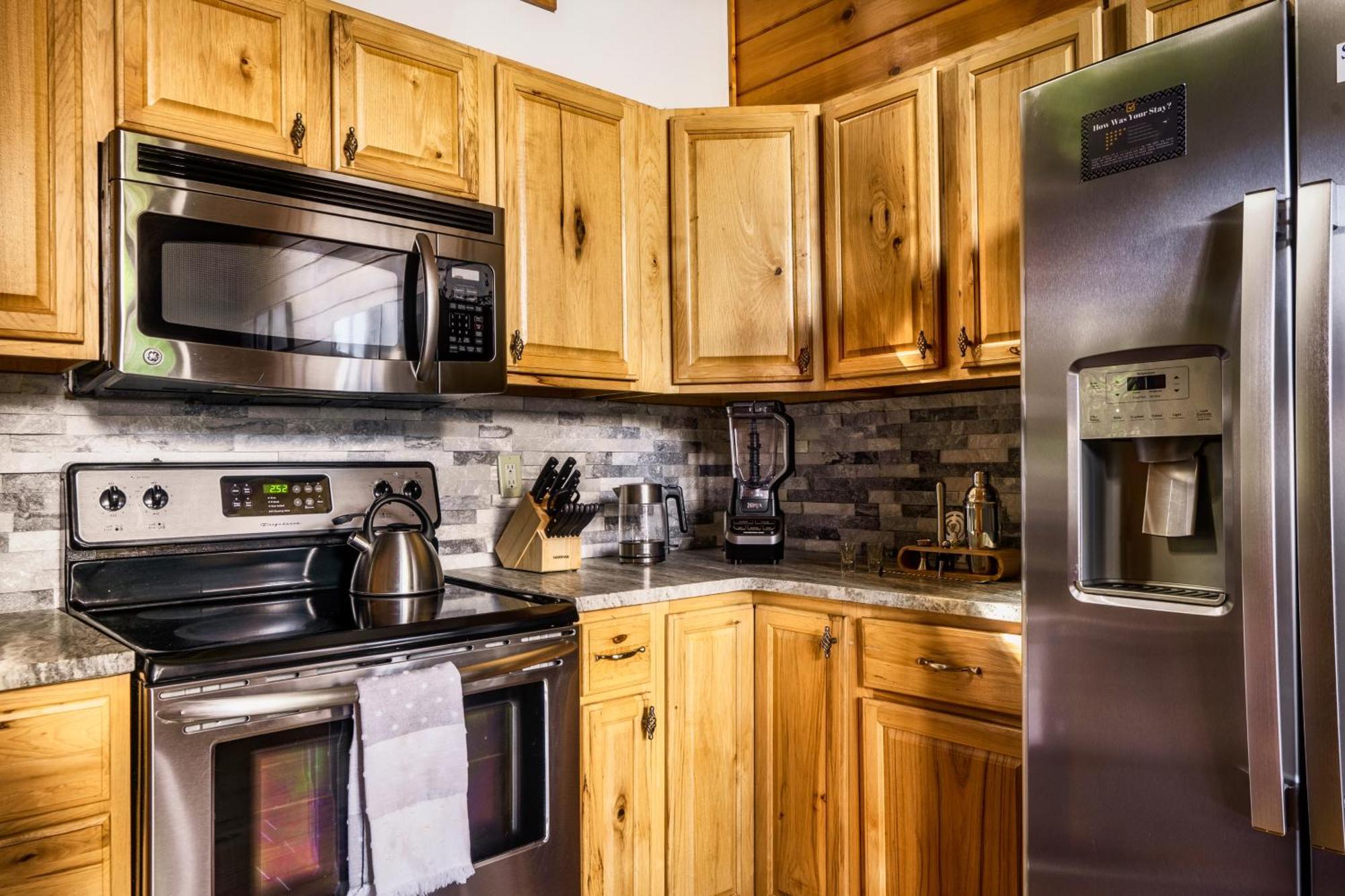 Woodhaven - Private - 3 Suites - Gorgeous Views - 3 Pools - Gamerm - Hottub - Lots Of Bears 개틀린버그 외부 사진