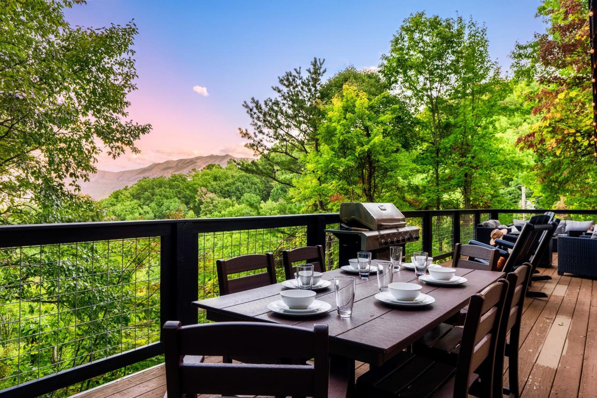 Woodhaven - Private - 3 Suites - Gorgeous Views - 3 Pools - Gamerm - Hottub - Lots Of Bears 개틀린버그 외부 사진