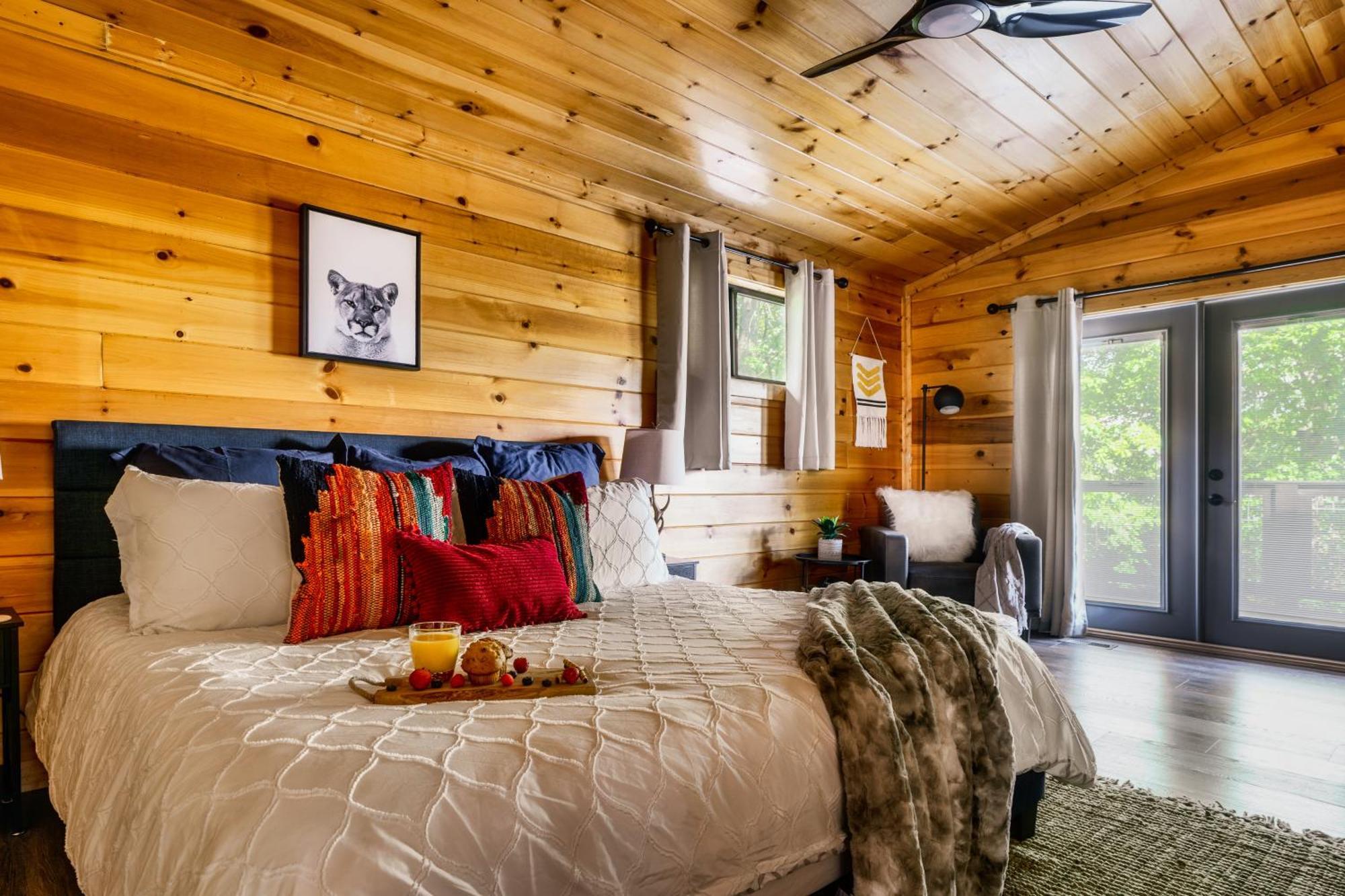 Woodhaven - Private - 3 Suites - Gorgeous Views - 3 Pools - Gamerm - Hottub - Lots Of Bears 개틀린버그 외부 사진