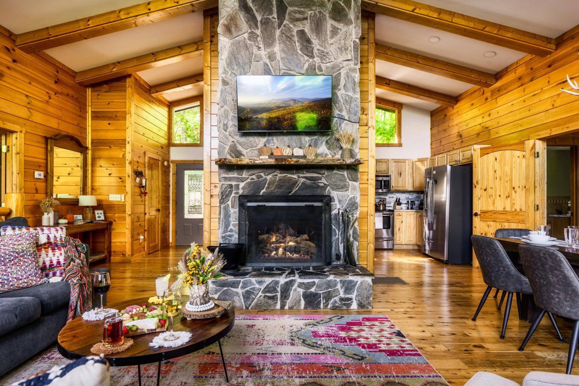 Woodhaven - Private - 3 Suites - Gorgeous Views - 3 Pools - Gamerm - Hottub - Lots Of Bears 개틀린버그 외부 사진
