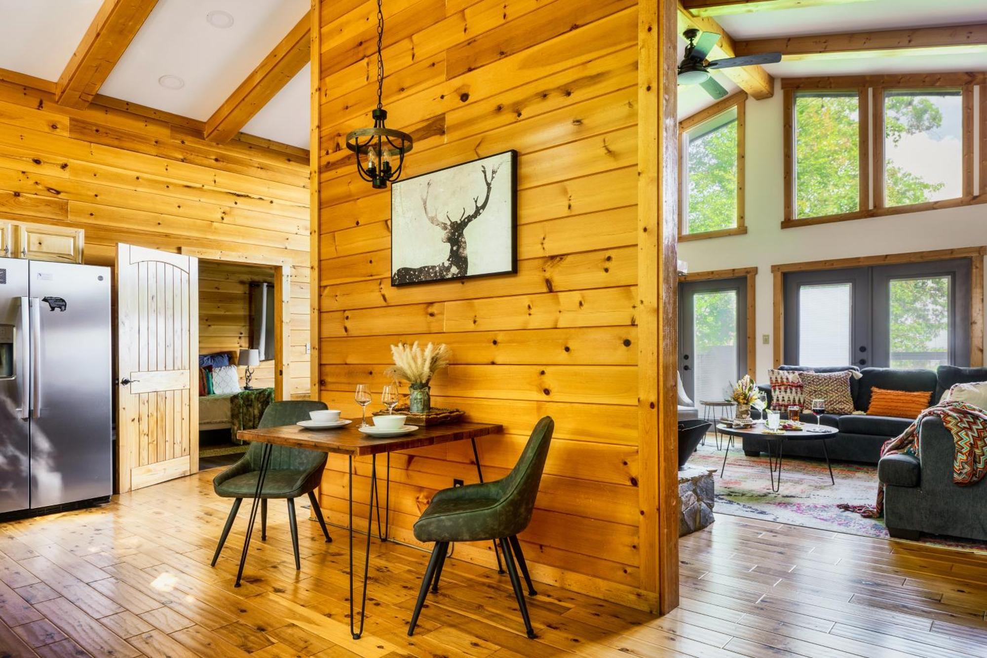 Woodhaven - Private - 3 Suites - Gorgeous Views - 3 Pools - Gamerm - Hottub - Lots Of Bears 개틀린버그 외부 사진