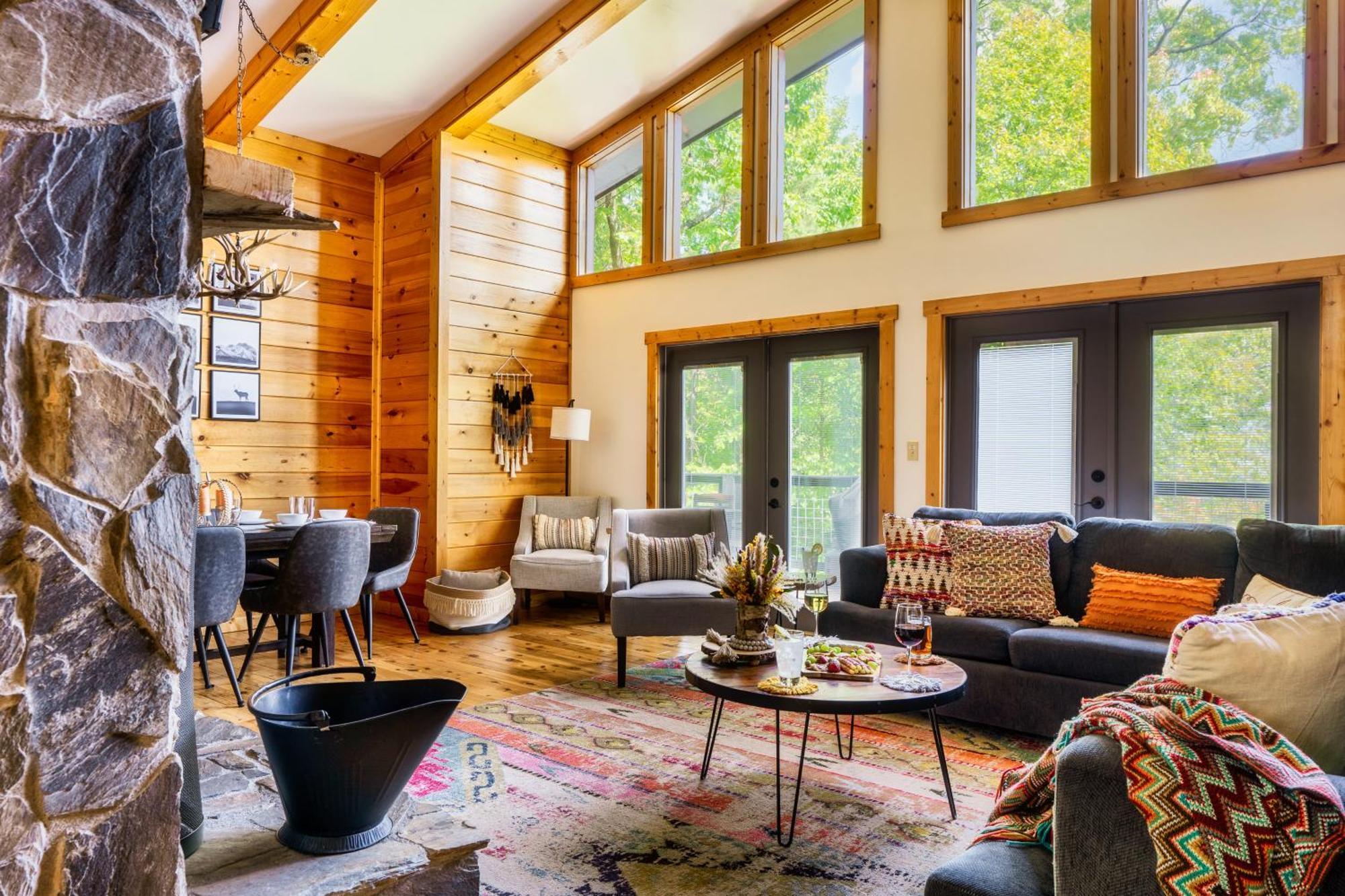 Woodhaven - Private - 3 Suites - Gorgeous Views - 3 Pools - Gamerm - Hottub - Lots Of Bears 개틀린버그 외부 사진